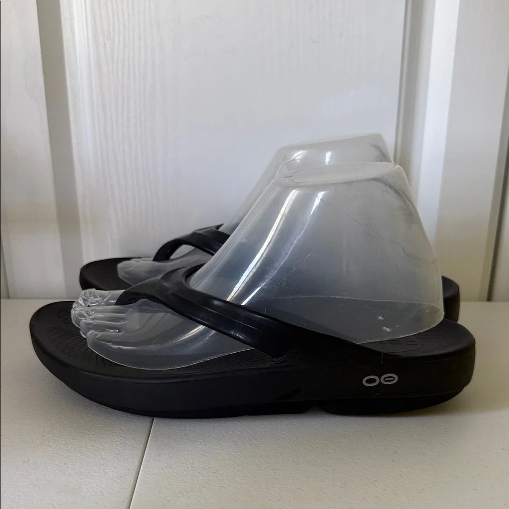 OOFOS OOlala Women's Black Sandals ( sz - 9) - Picture 4 of 6